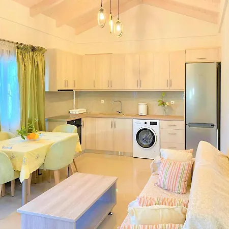 Lefkada House With Private Yard Parking 2 니드리