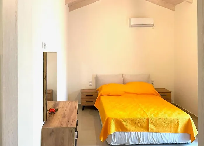 Semesterbostad Lefkada House With Private Yard Parking 2