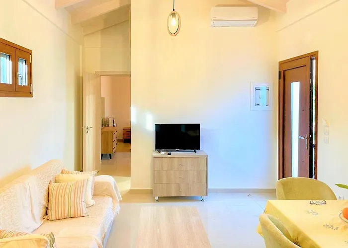 Lefkada House With Private Yard Parking 2 * Nidhrion