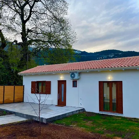 Casa de Férias Lefkada House With Private Yard Parking 2 *