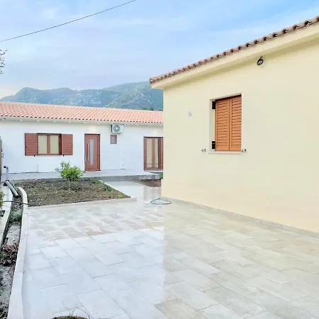 Casa de Férias Lefkada House With Private Yard Parking 2 *